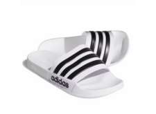 Claquettes adidas blanches